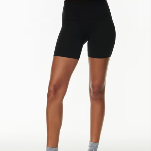 TNA ARITZIA | TnaChill Atmosphere Hi-rise 5" Black Bike Short | Size Medium - Picture 5 of 9